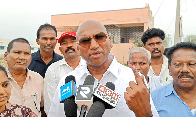 Political Leaders And Families Cast Their Vote In Telangana: Photos14