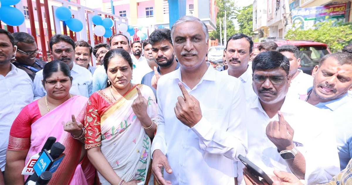 Political Leaders And Families Cast Their Vote In Telangana: Photos2