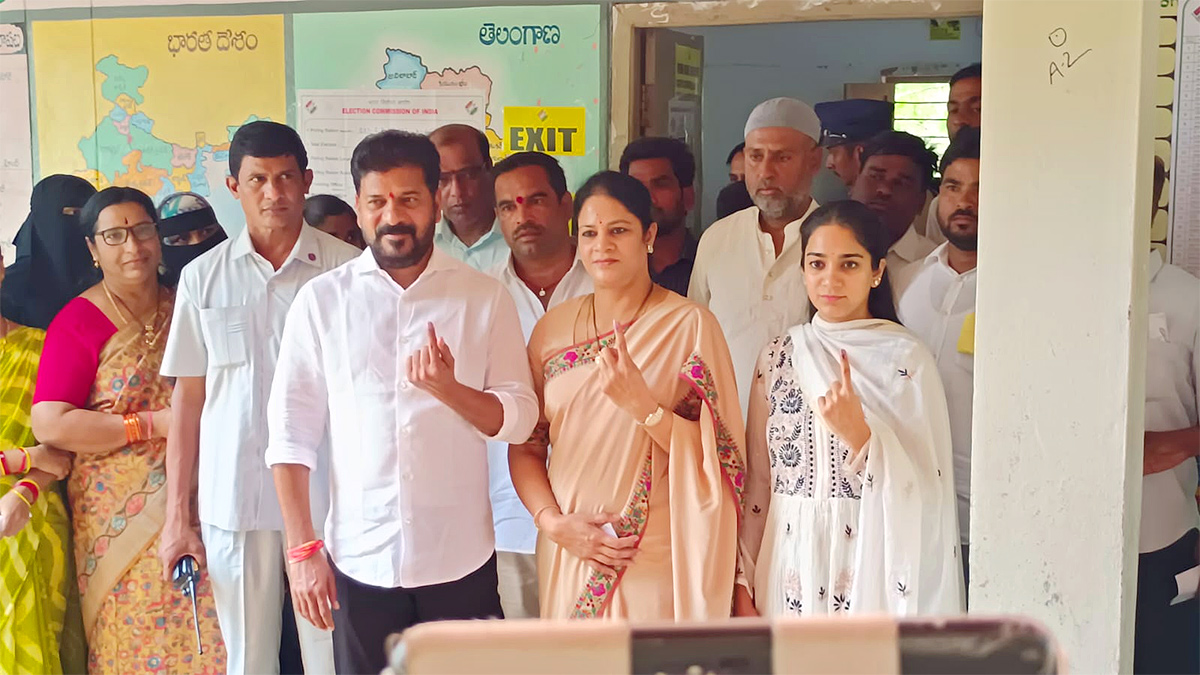 Political Leaders And Families Cast Their Vote In Telangana: Photos6