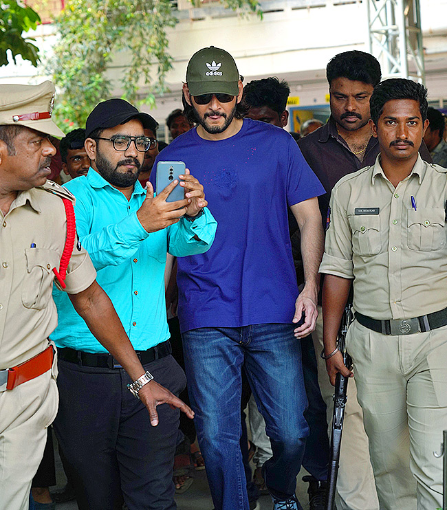 cinema and political celebrities cast their voting In hyderabad32