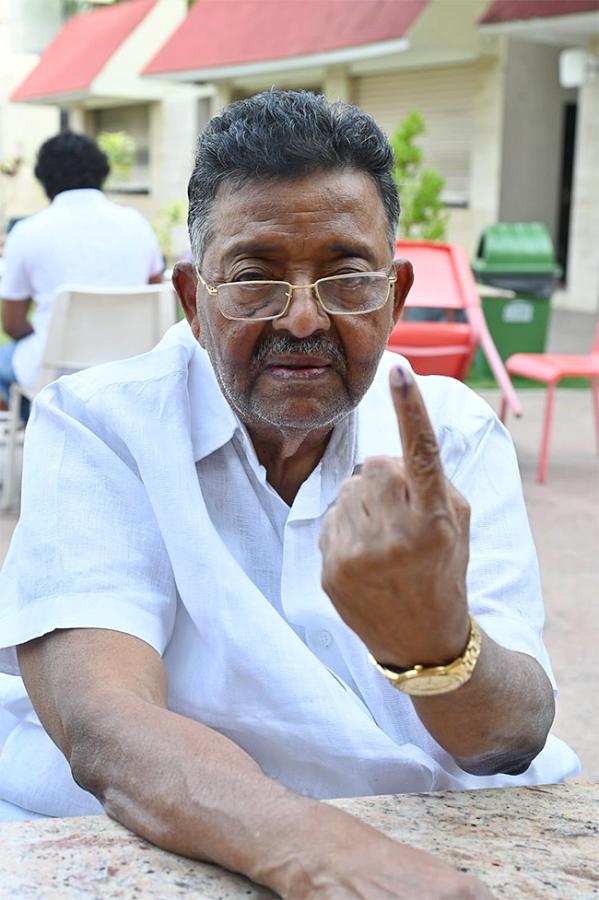 cinema and political celebrities cast their voting In hyderabad9