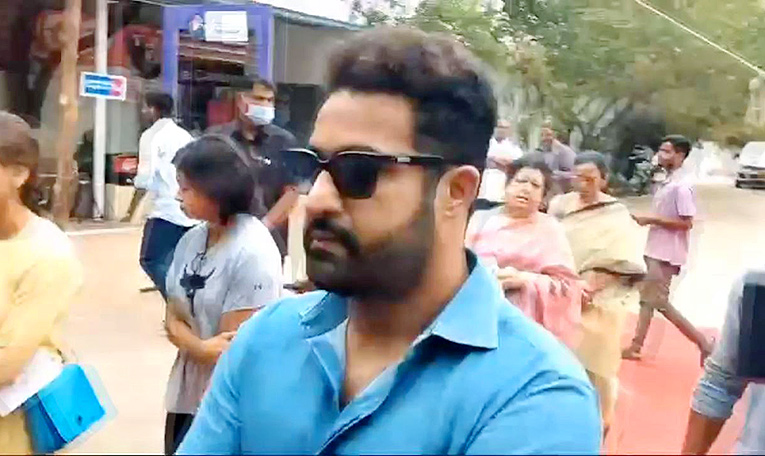 cinema and political celebrities cast their voting In hyderabad11