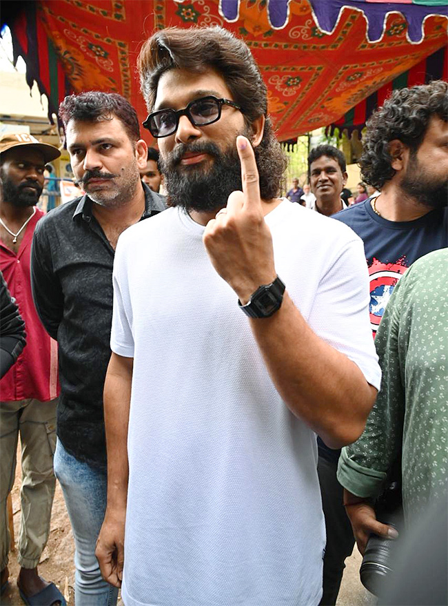 cinema and political celebrities cast their voting In hyderabad3