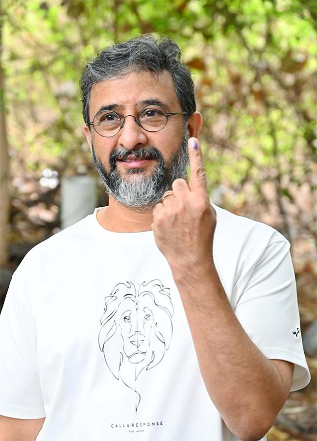 cinema and political celebrities cast their voting In hyderabad4