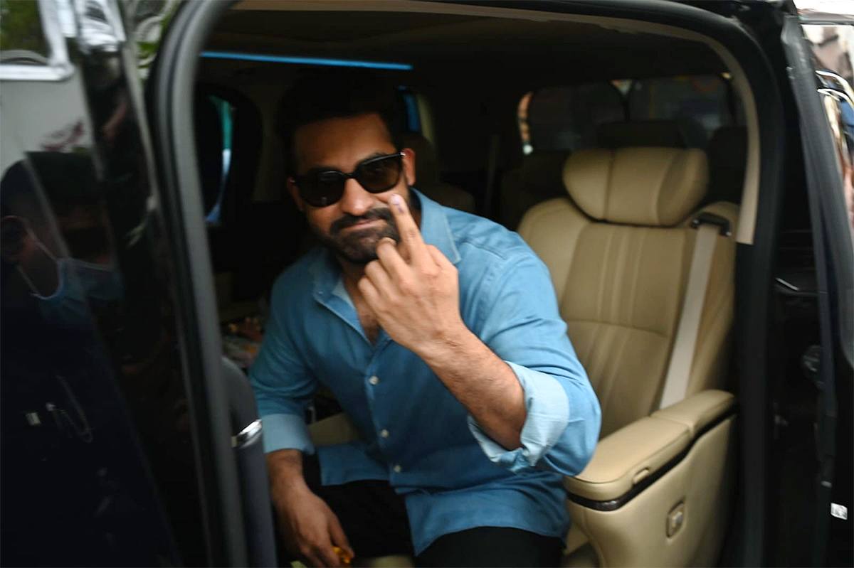 cinema and political celebrities cast their voting In hyderabad8