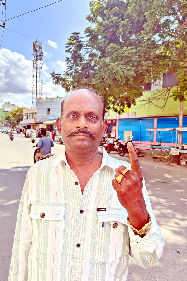 AP Telanagana Elections 2024 Sakshi Selfie Challange Voters Photos25