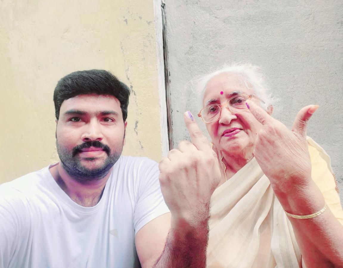 AP Telanagana Elections 2024 Sakshi Selfie Challange Voters Photos12