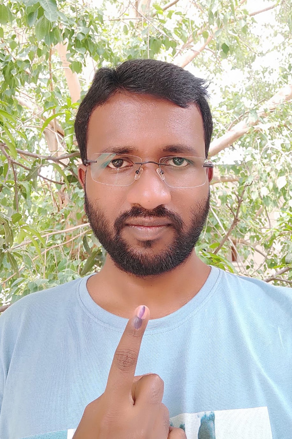 AP Telanagana Elections 2024 Sakshi Selfie Challange Voters Photos14