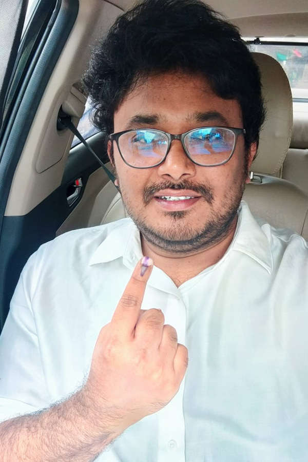 AP Telanagana Elections 2024 Sakshi Selfie Challange Voters Photos15