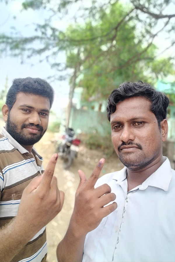 AP Telanagana Elections 2024 Sakshi Selfie Challange Voters Photos17