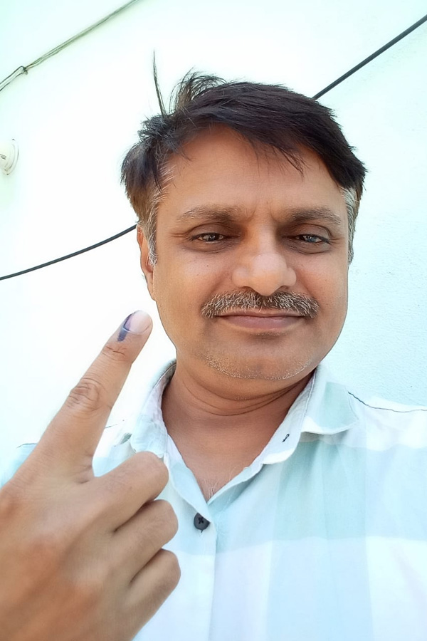 AP Telanagana Elections 2024 Sakshi Selfie Challange Voters Photos19