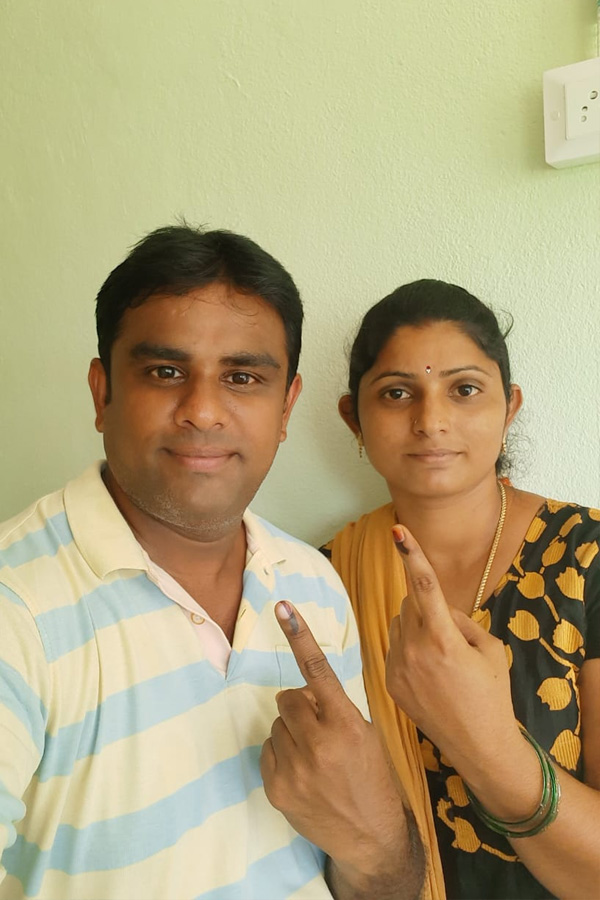 AP Telanagana Elections 2024 Sakshi Selfie Challange Voters Photos22