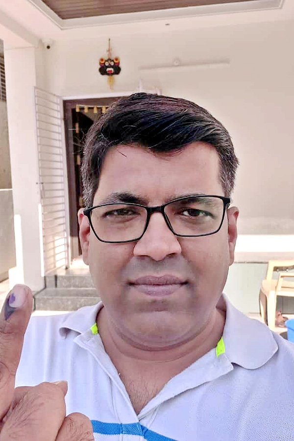 AP Telanagana Elections 2024 Sakshi Selfie Challange Voters Photos4