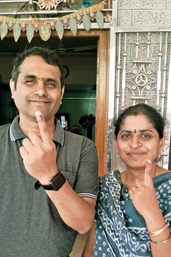 AP Telanagana Elections 2024 Sakshi Selfie Challange Voters Photos7