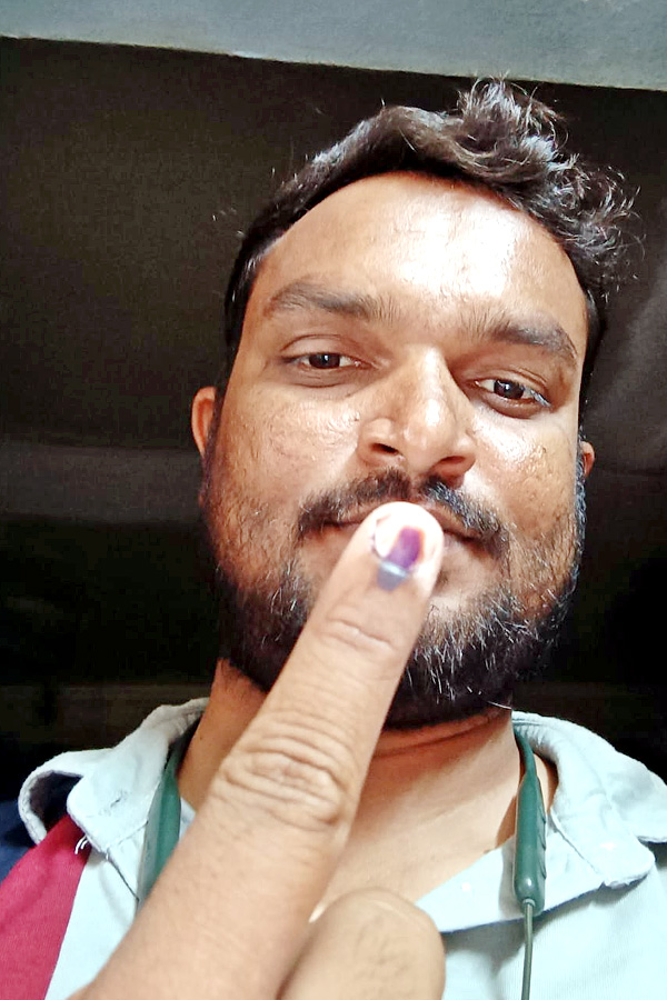 AP Telanagana Elections 2024 Sakshi Selfie Challange Voters Photos8