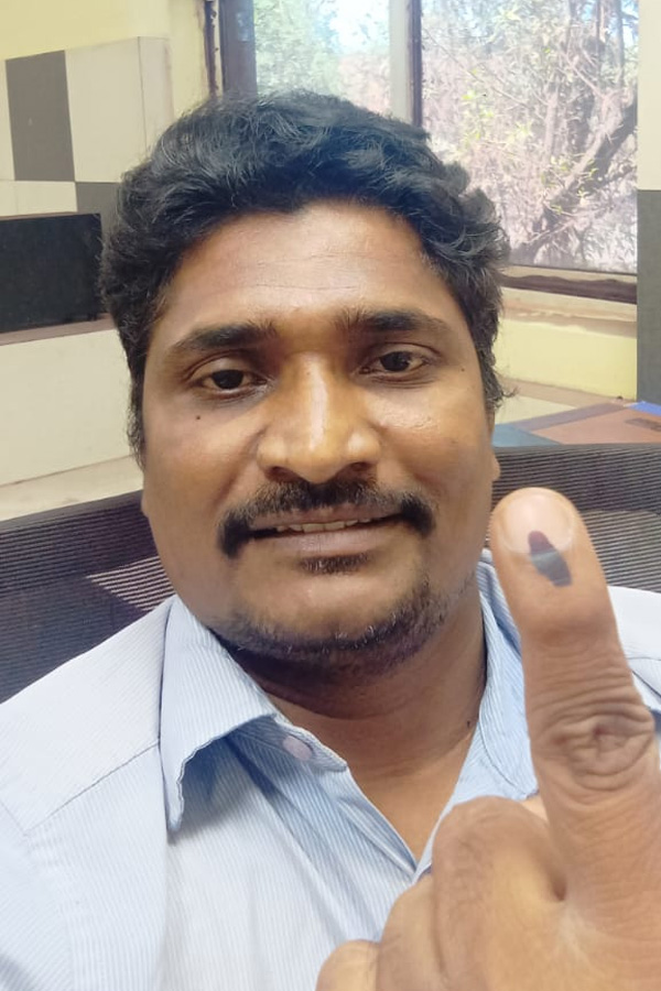 AP Telanagana Elections 2024 Sakshi Selfie Challange Voters Photos10