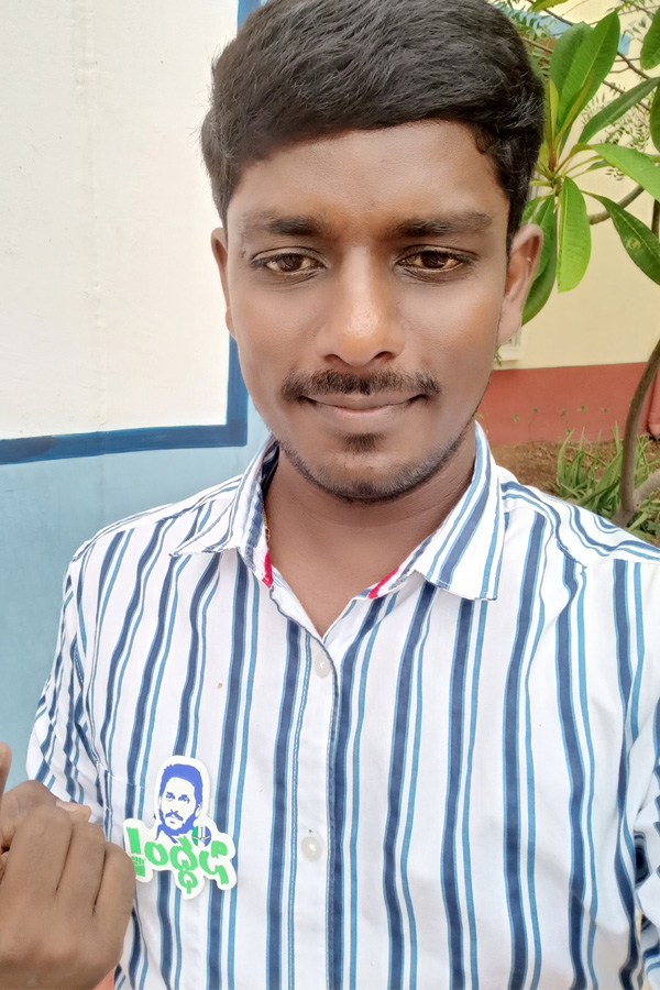 AP Telanagana Elections 2024 Sakshi Selfie Challange Voters Photos21