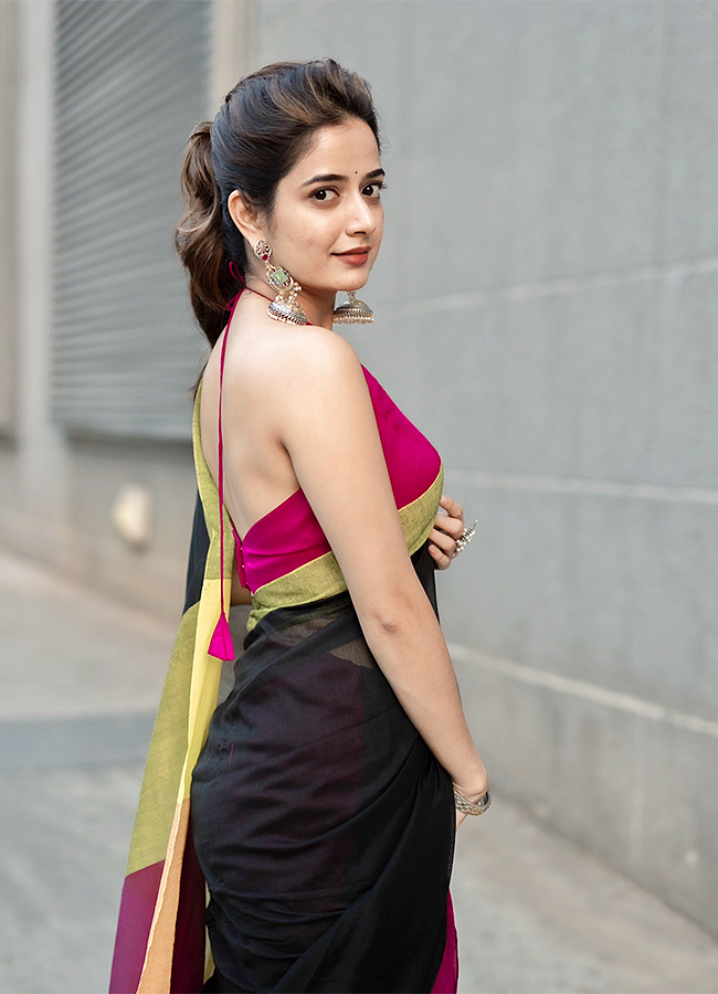 Actress Ashika Ranganath Romantic Photos10