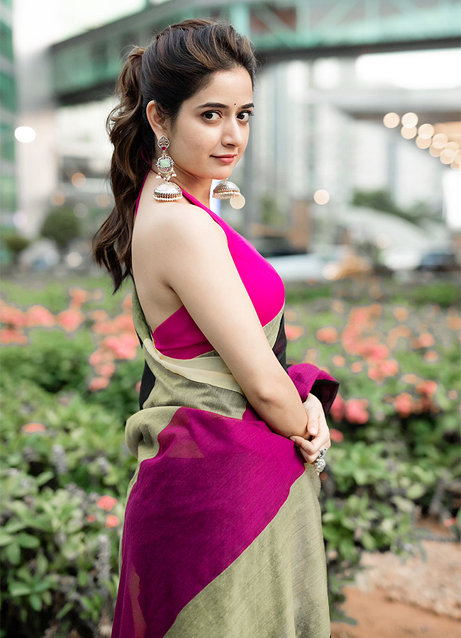 Actress Ashika Ranganath Romantic Photos13