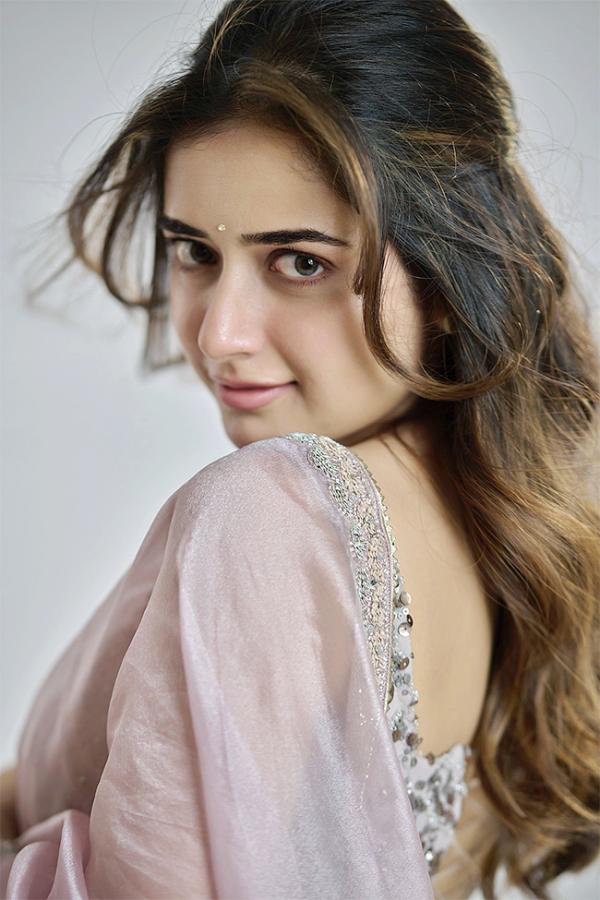 Actress Ashika Ranganath Romantic Photos3