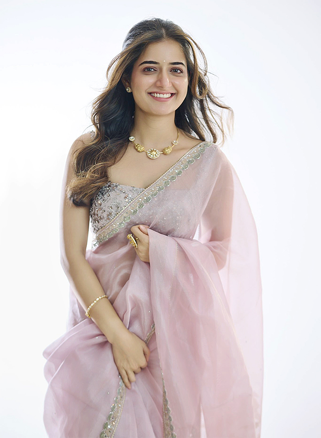 Actress Ashika Ranganath Romantic Photos4