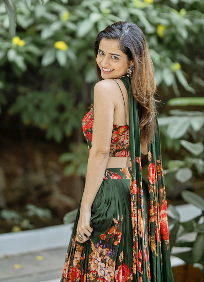 Actress Ashika Ranganath Romantic Photos8