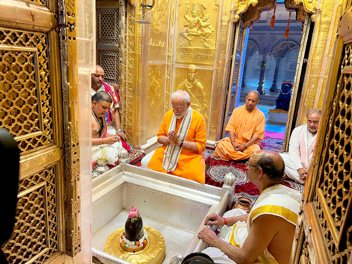 Prime Minister Narendra Modi Ganga Poojan at Dashashwamedh Ghat in Varanasi Photos10