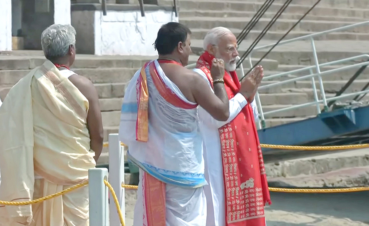 Prime Minister Narendra Modi Ganga Poojan at Dashashwamedh Ghat in Varanasi Photos11