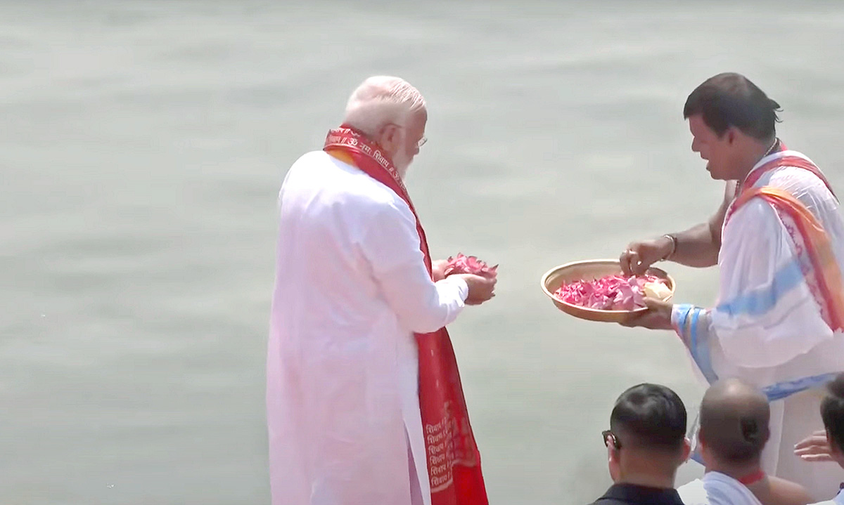 Prime Minister Narendra Modi Ganga Poojan at Dashashwamedh Ghat in Varanasi Photos13