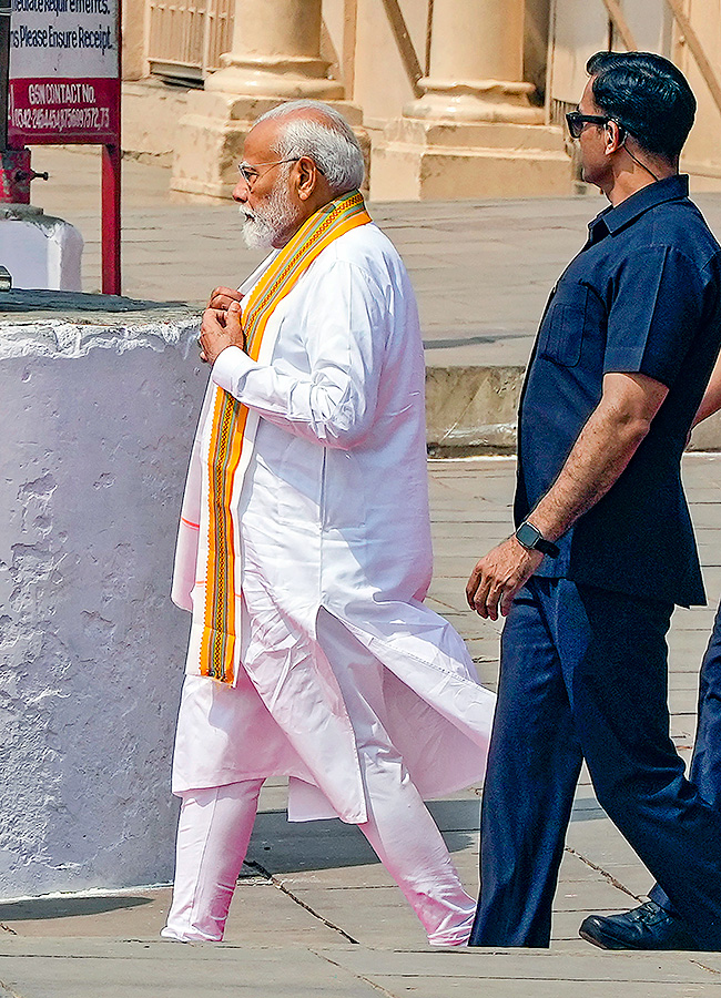 Prime Minister Narendra Modi Ganga Poojan at Dashashwamedh Ghat in Varanasi Photos21