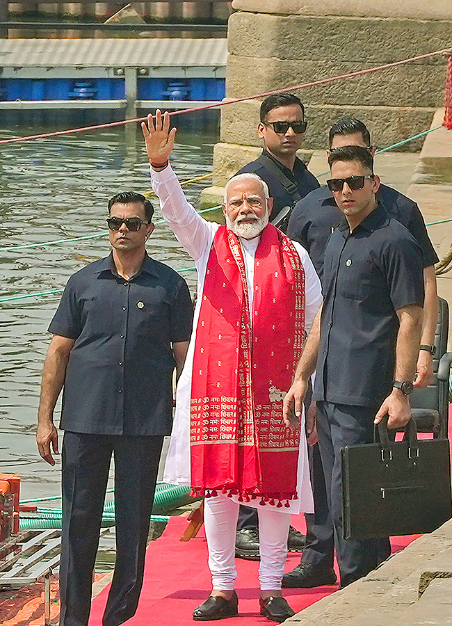 Prime Minister Narendra Modi Ganga Poojan at Dashashwamedh Ghat in Varanasi Photos22