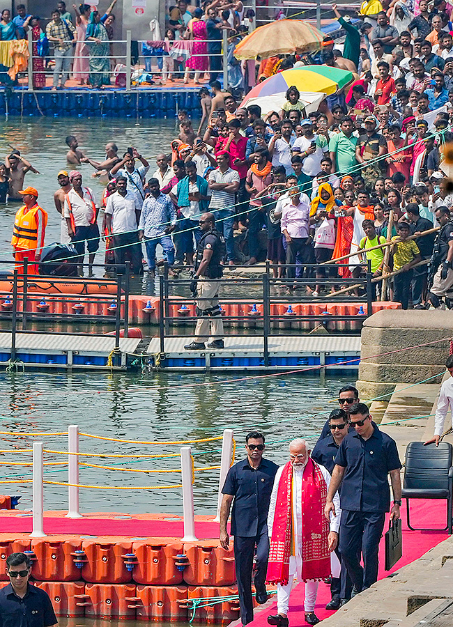 Prime Minister Narendra Modi Ganga Poojan at Dashashwamedh Ghat in Varanasi Photos23