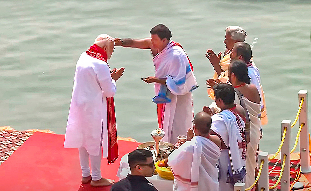 Prime Minister Narendra Modi Ganga Poojan at Dashashwamedh Ghat in Varanasi Photos29