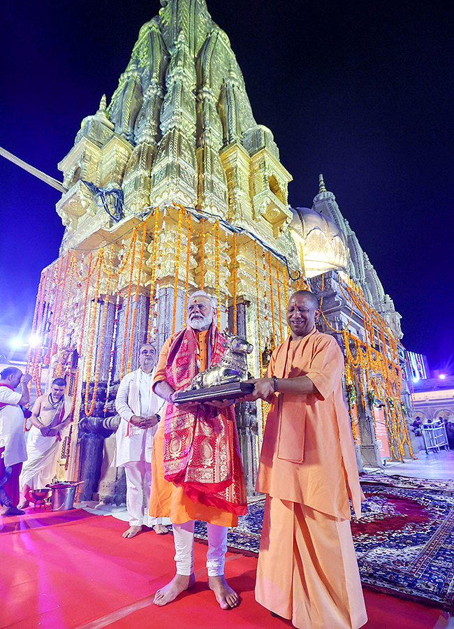 Prime Minister Narendra Modi Ganga Poojan at Dashashwamedh Ghat in Varanasi Photos3