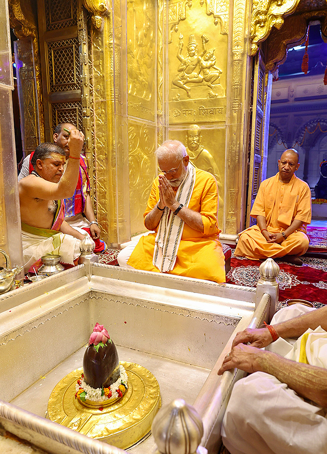 Prime Minister Narendra Modi Ganga Poojan at Dashashwamedh Ghat in Varanasi Photos4