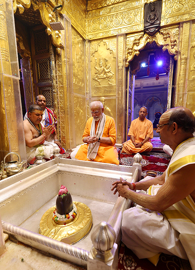 Prime Minister Narendra Modi Ganga Poojan at Dashashwamedh Ghat in Varanasi Photos5