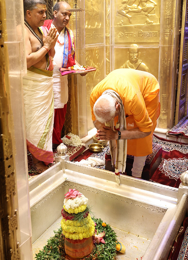 Prime Minister Narendra Modi Ganga Poojan at Dashashwamedh Ghat in Varanasi Photos7