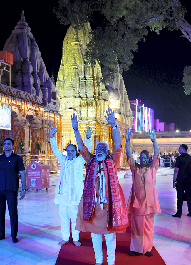 Prime Minister Narendra Modi Ganga Poojan at Dashashwamedh Ghat in Varanasi Photos8