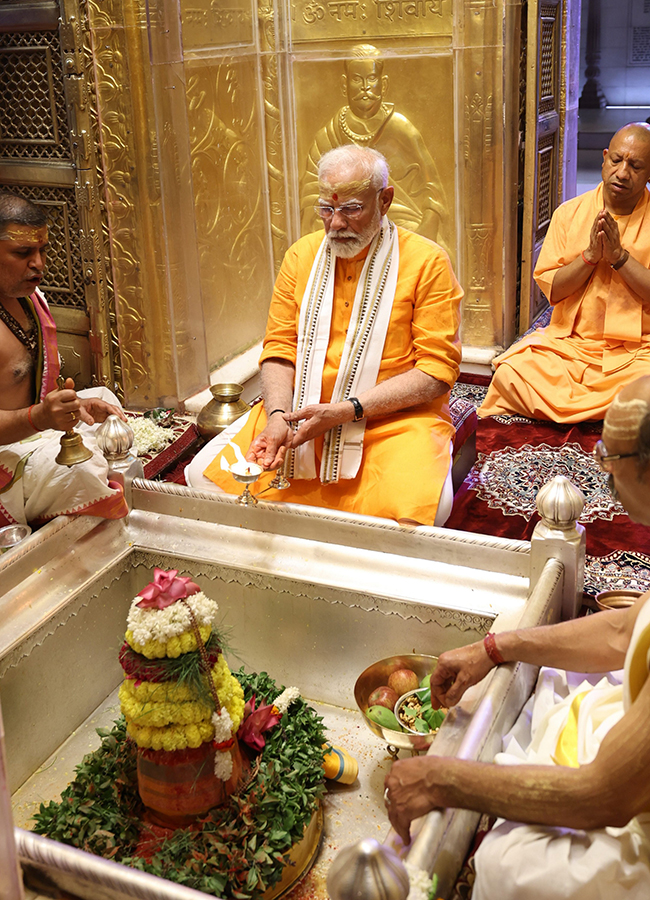 Prime Minister Narendra Modi Ganga Poojan at Dashashwamedh Ghat in Varanasi Photos9