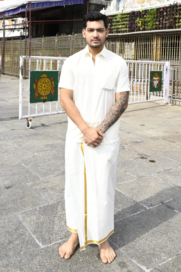 Royal Challengers Bengaluru IPl Players Visit Tirumala Photos4