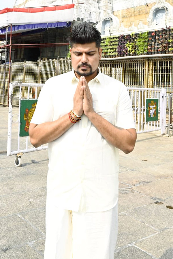 Royal Challengers Bengaluru IPl Players Visit Tirumala Photos8