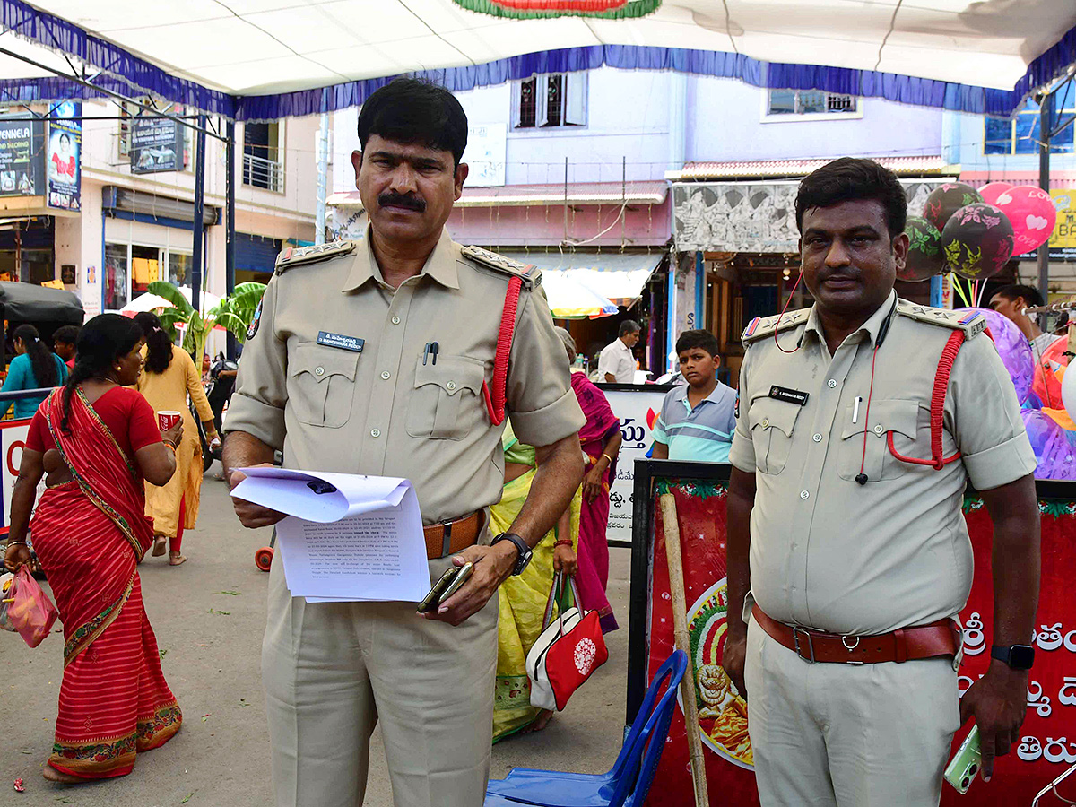 Devotees Celebrating Tataiahgunta Gangamma Jatara 2024 Photos11