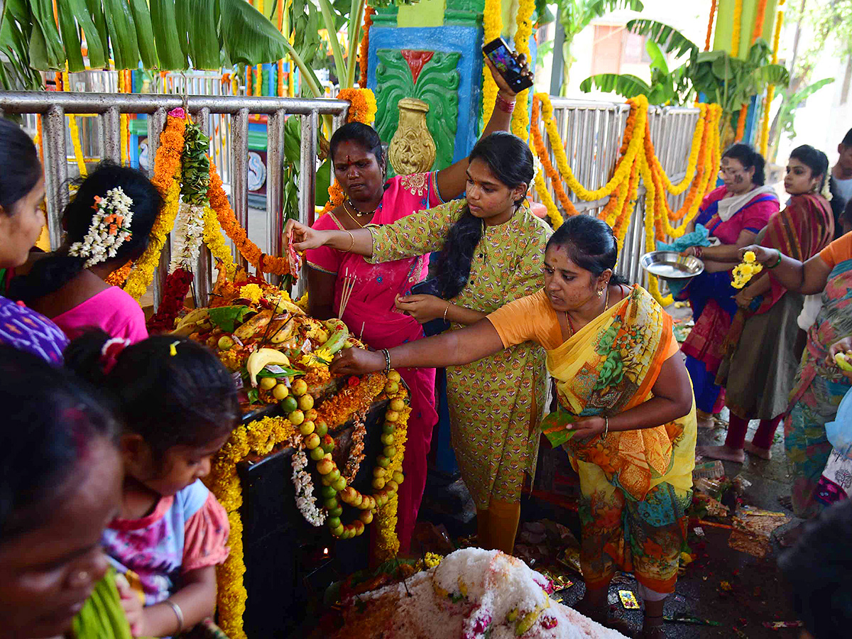 Devotees Celebrating Tataiahgunta Gangamma Jatara 2024 Photos3