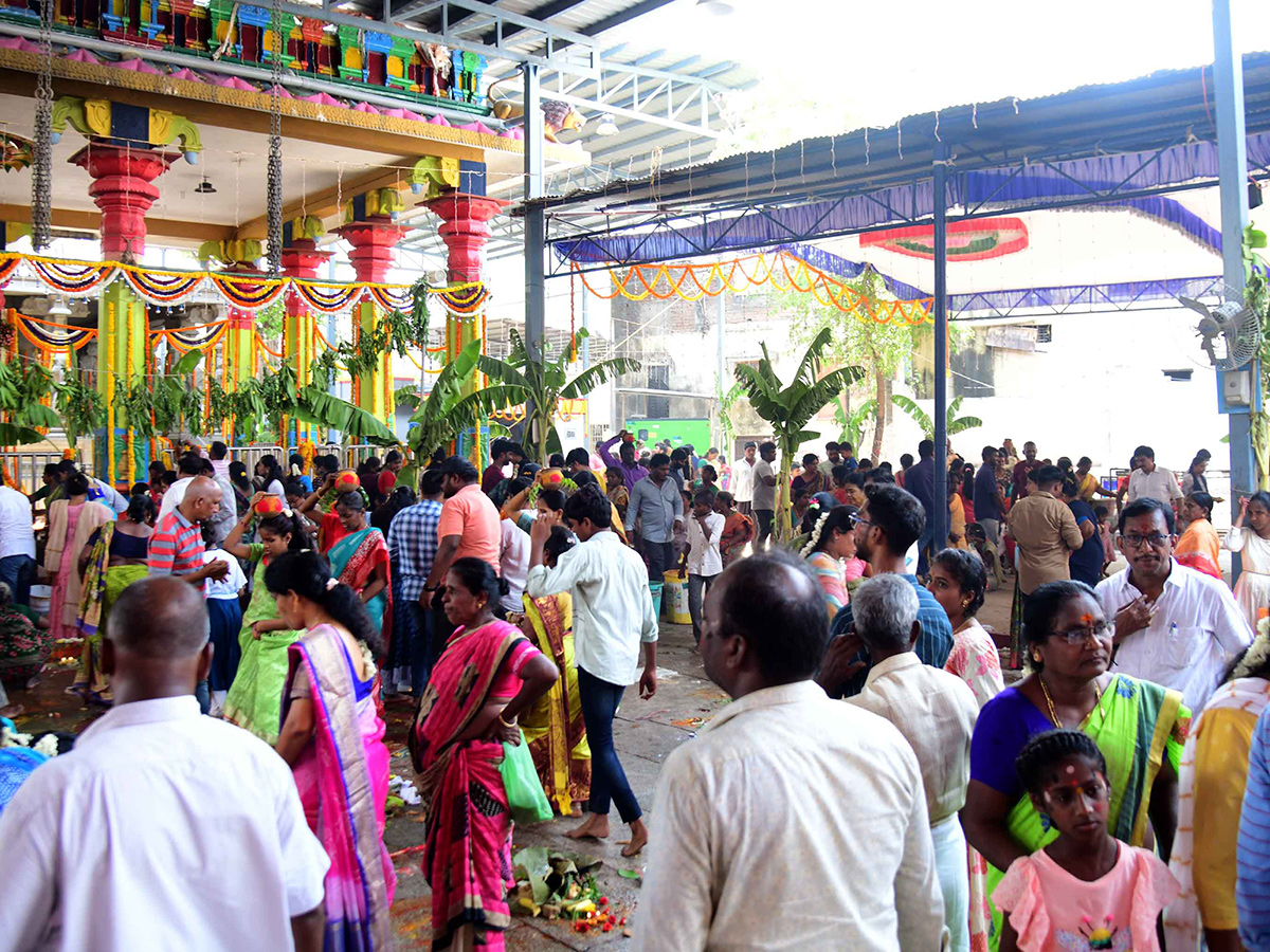 Devotees Celebrating Tataiahgunta Gangamma Jatara 2024 Photos4