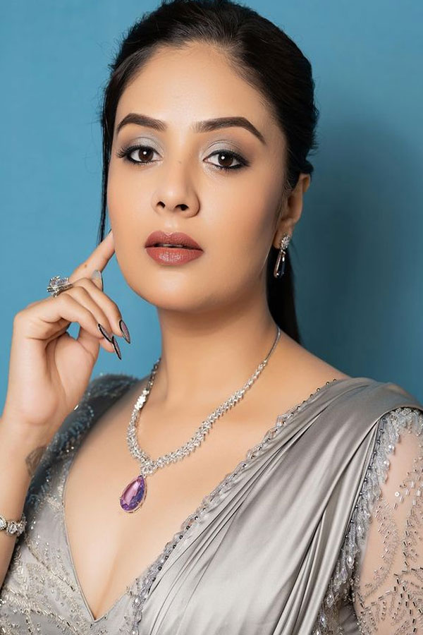 Anchor Sreemukhi Saree Pics 11