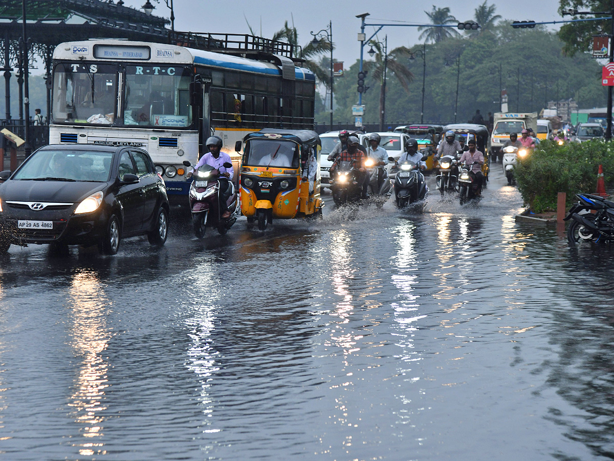 Heavy rains lash Hyderabad Photos12