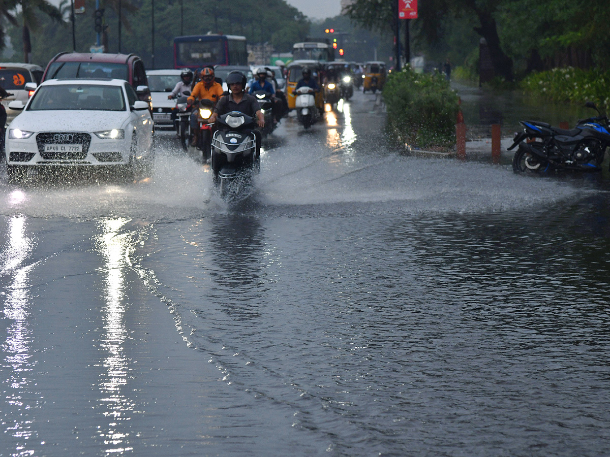 Heavy rains lash Hyderabad Photos13