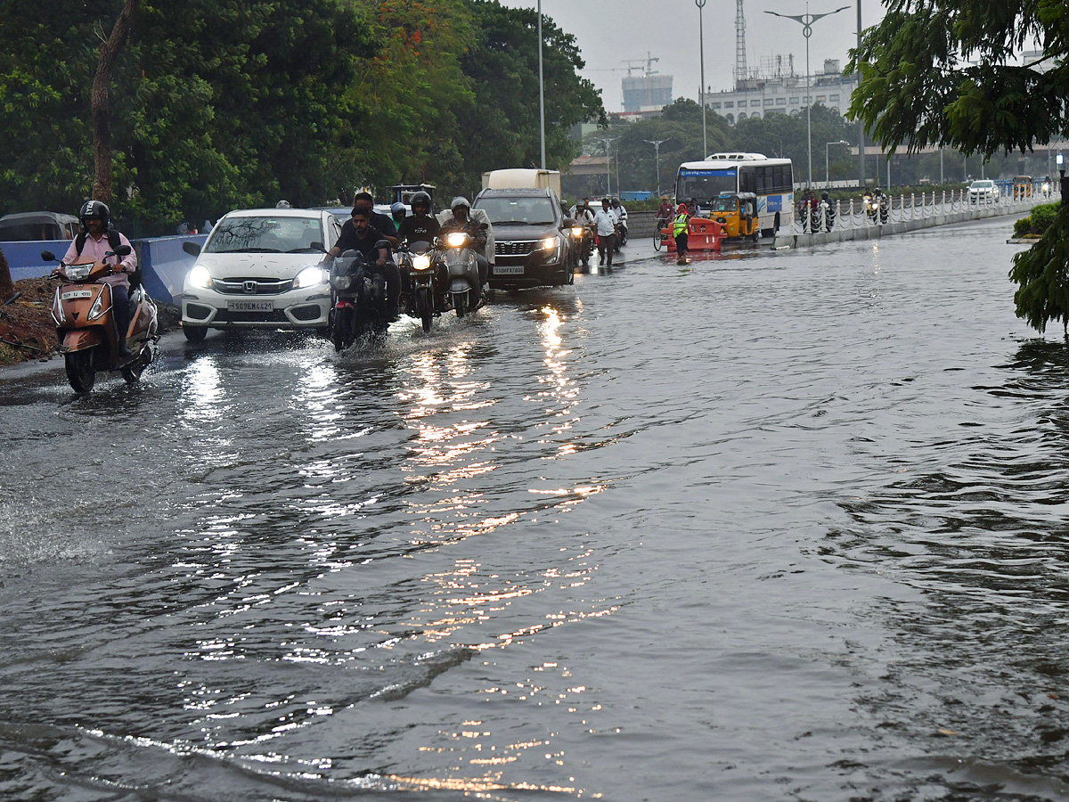 Heavy rains lash Hyderabad Photos15