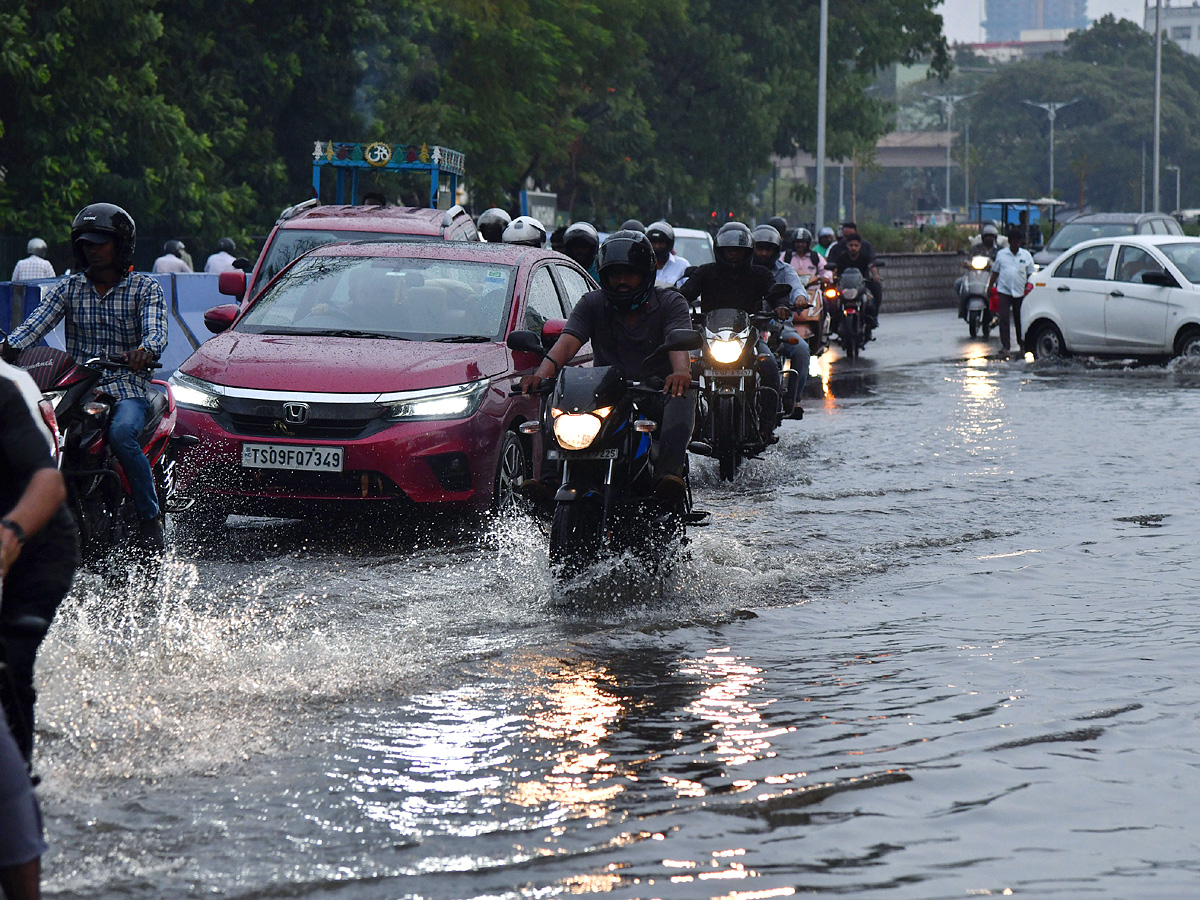 Heavy rains lash Hyderabad Photos16