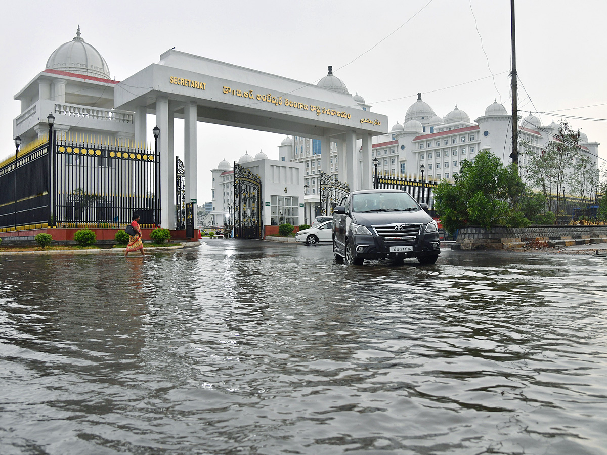 Heavy rains lash Hyderabad Photos19